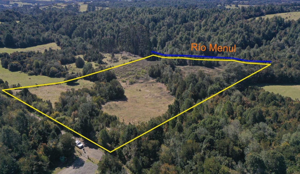 🌿 Parcela en Quemchi – 2.42 has con Bosque Nativo y Río Menul