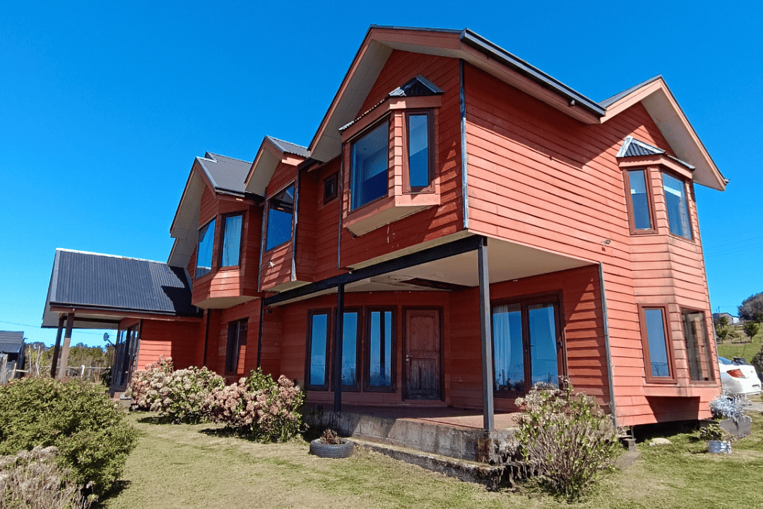 ¡En Venta Amplia Casa Familiar en Nercón, Castro, Chiloé! 🏡✨