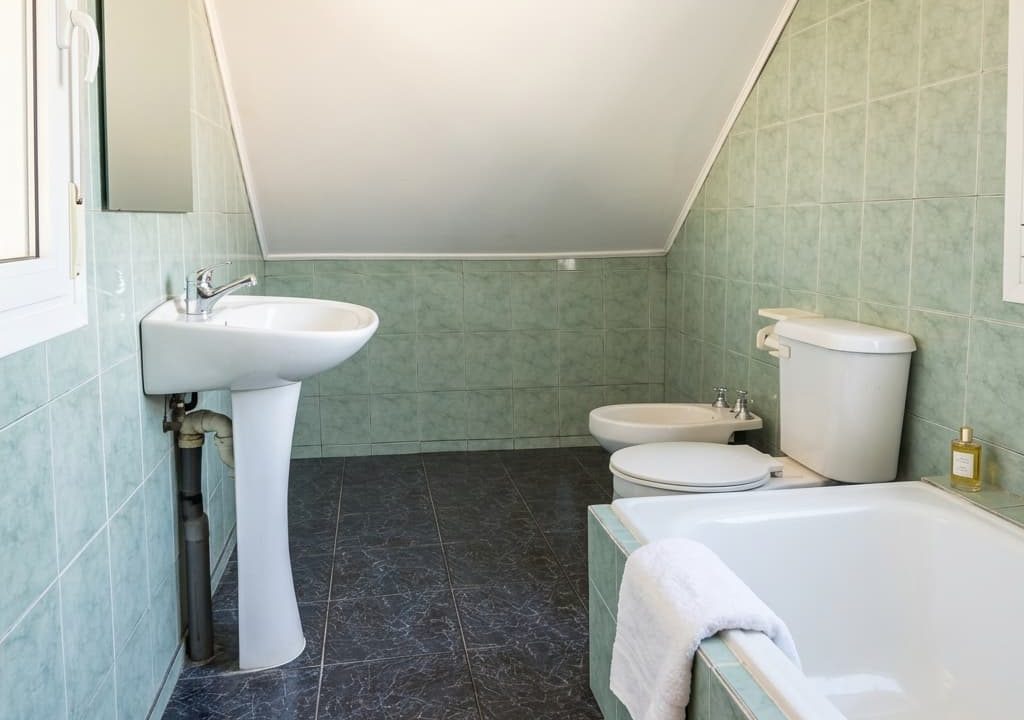Professional_real_estate_photography_enhancement_o-1781817376161