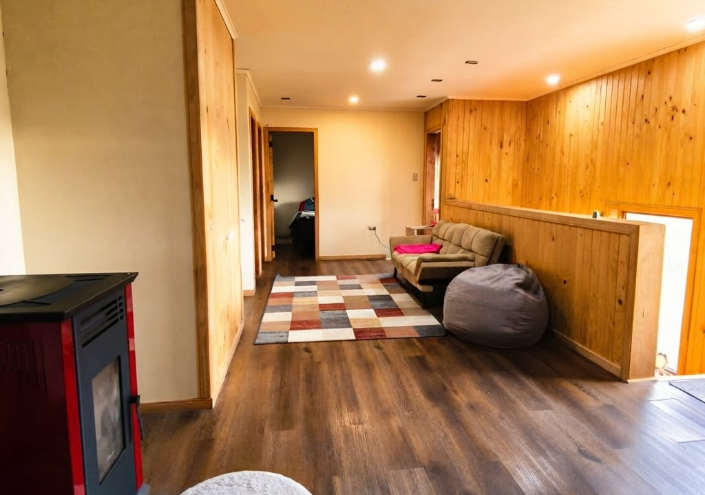 Professional_real_estate_photography_of_a_spacious-1785186801455