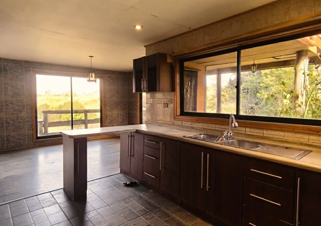 Professional_real_estate_interior_photography_of_a-1787680130697