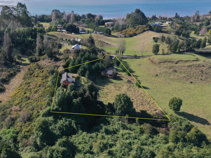 Oportunidad Única: Propiedad en Venta en Llaullao Playa Castro Chiloé – Casa, Cabaña e Ingreso Adicional