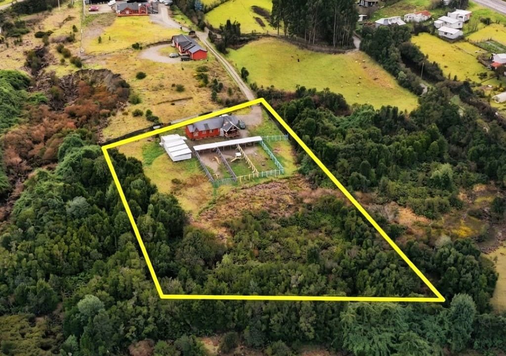 Casa en venta Pid Pid Castro - fachada de parcela exclusiva con hotel canino