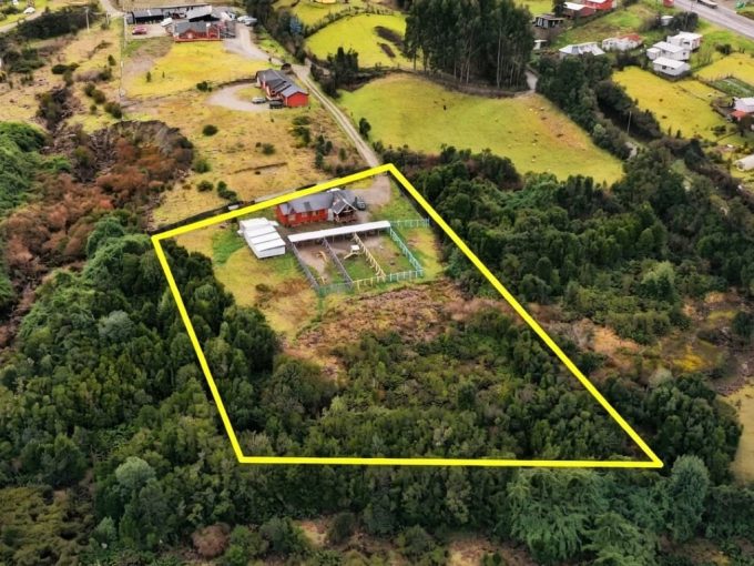 Casa en venta Pid Pid Castro - fachada de parcela exclusiva con hotel canino