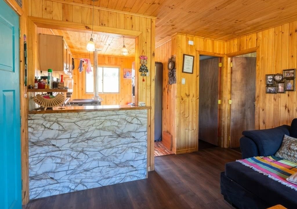 Professional_real-estate_interior_photograph_of_a_-1789387693021