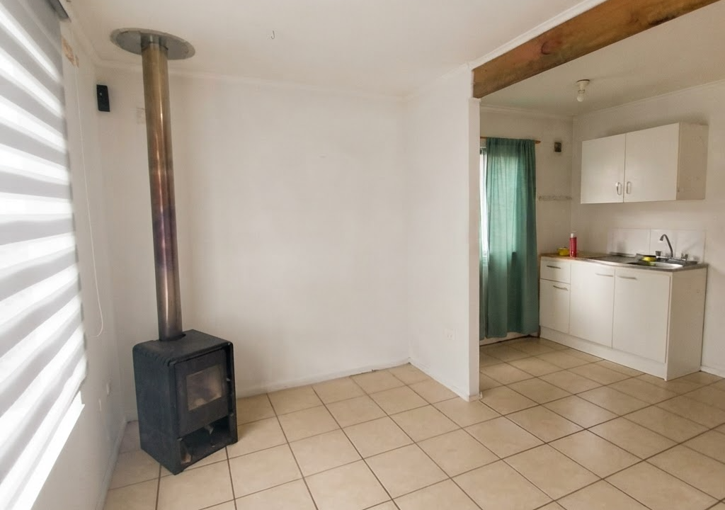 Professional_real-estate_interior_photograph_of_a_-1792428910042